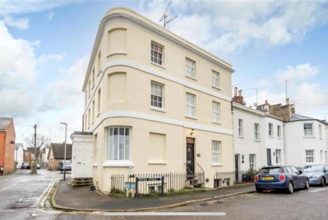 Unique & Stylish Town House, Central Cheltenham Villa Eksteriør billede